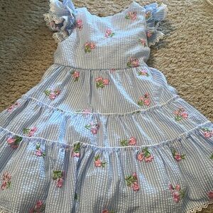 Stunning seersucker dress with embroidery details